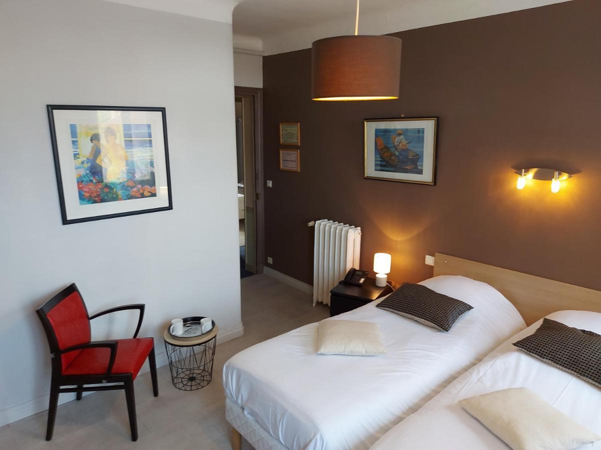 Hotel De La Paix Албер Екстериор снимка