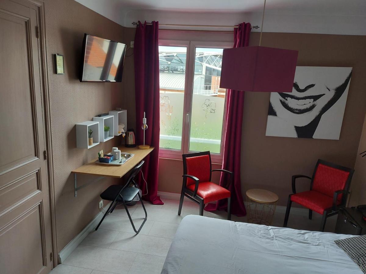 Hotel De La Paix Албер Екстериор снимка