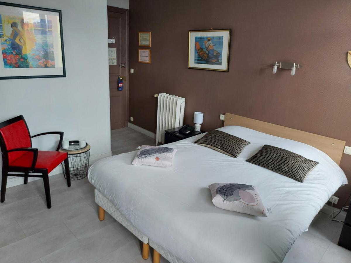 Hotel De La Paix Албер Екстериор снимка